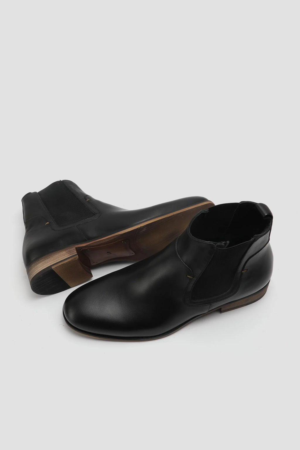 Balerion Plain-Toe Chelsea – Black Genuine Leather