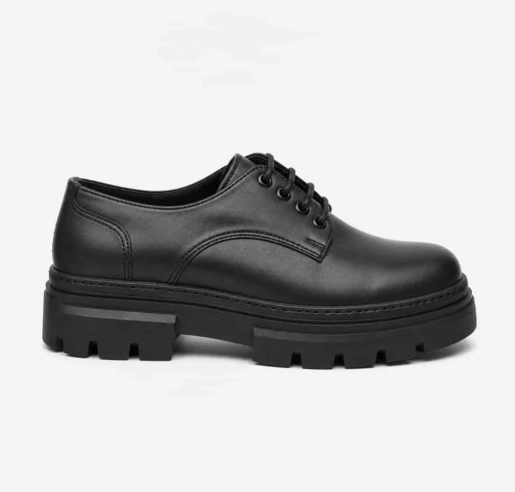 V1 Chunky Black Shoes