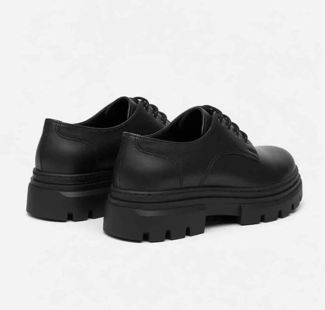 V1 Chunky Black Shoes